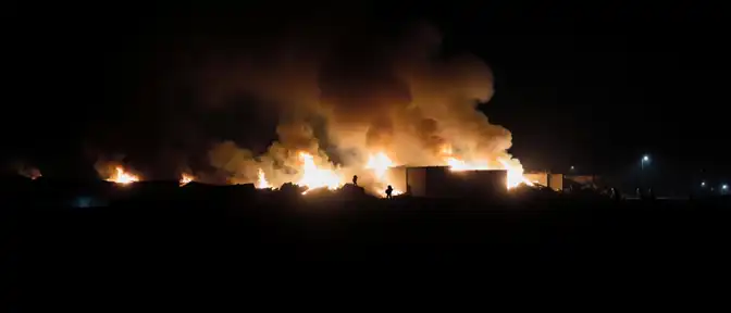 Огонь охватил два гектара: во Владимире ликвидируют масштабный пожар на складском комплексе
