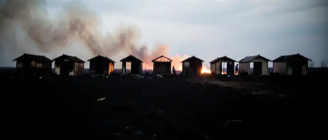Десять садовых домов сгорело в результате крупного ландшафтного пожара в Оренбургской области