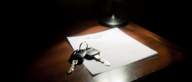 Схемы на близких и скрытые активы: экс-посла Украины обвиняют в масштабном обогащении