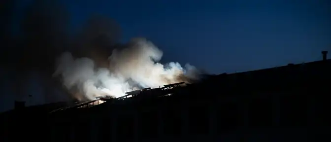 Расследование причин возгорания на крыше тюменской школы продолжается
