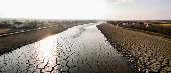 Резкое падение уровня воды на Днестре вынудило власти Молдавии ввести режим красного уровня опасности
