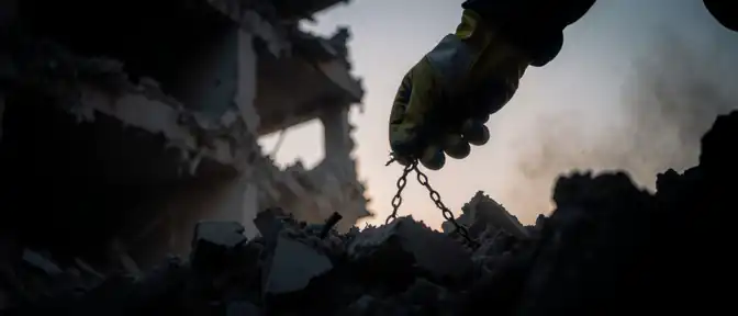 Семь человек остаются под завалами после частичного обрушения семиэтажного жилого дома в районе Малтепе